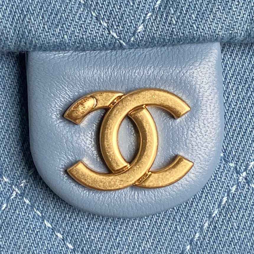 Chanel maxi hobo bag, Washed denim AS5302 blue