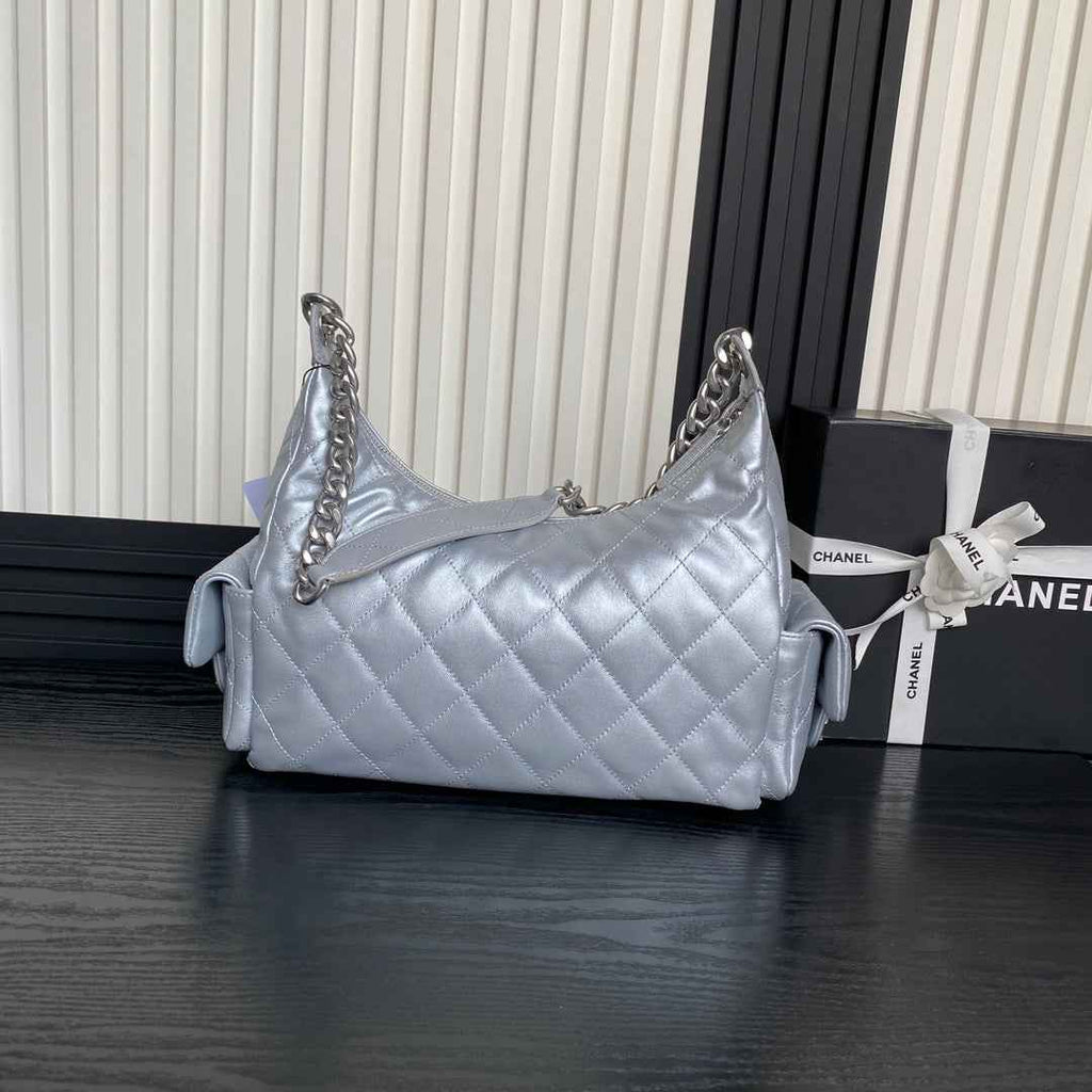 Chanel maxi hobo bag, Shiny lambskin AS5302 silver