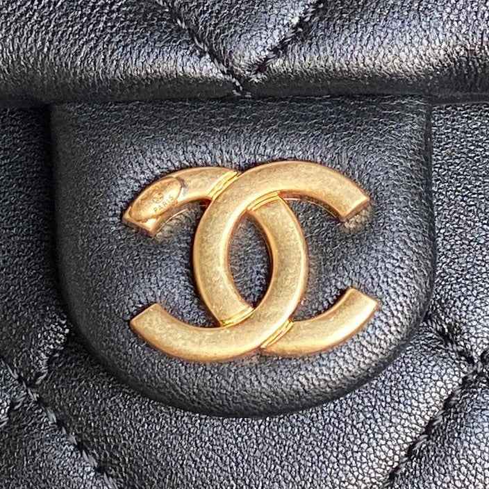 Chanel maxi hobo bag, Shiny lambskin AS5302 black