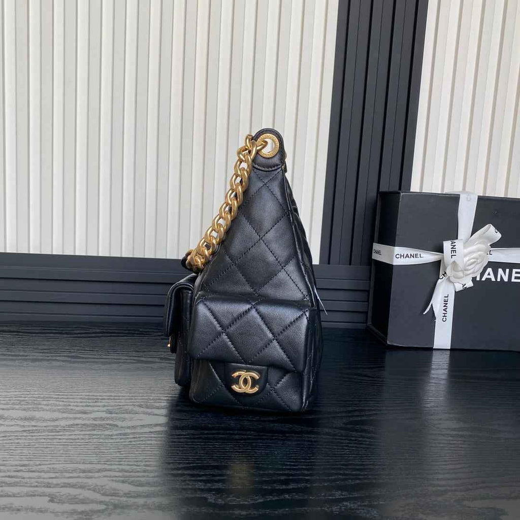 Chanel maxi hobo bag, Shiny lambskin AS5302 black