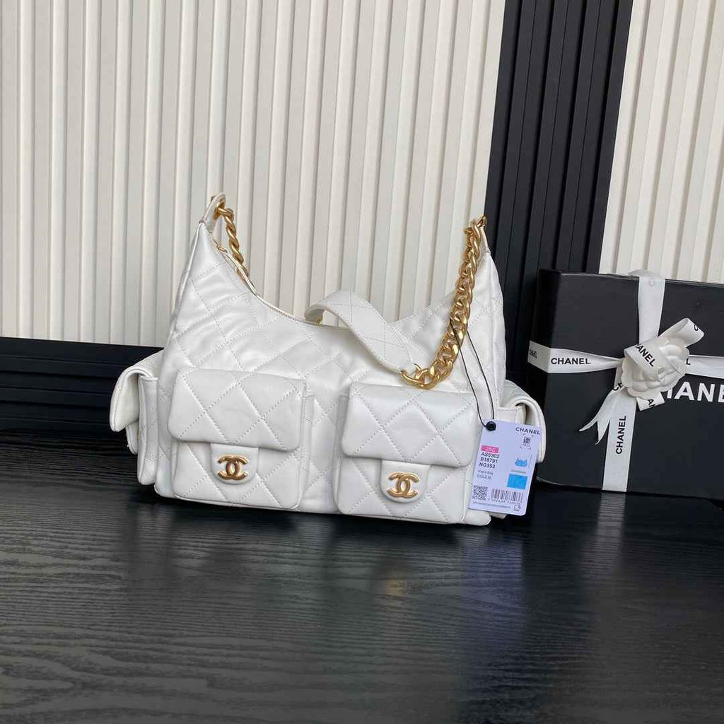 Chanel maxi hobo bag, Shiny lambskin AS5302 white