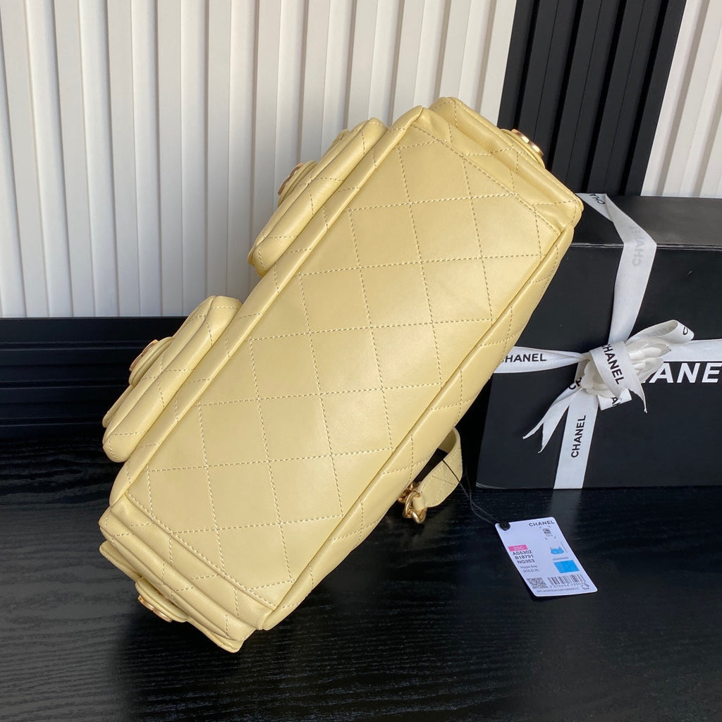 Chanel maxi hobo bag, Shiny lambskin AS5302 yellow