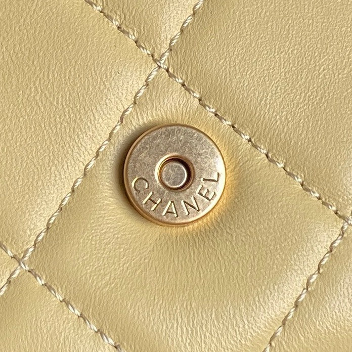Chanel maxi hobo bag, Shiny lambskin AS5302 yellow