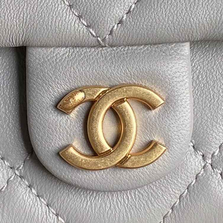 Chanel maxi hobo bag, Shiny lambskin AS5302 gray