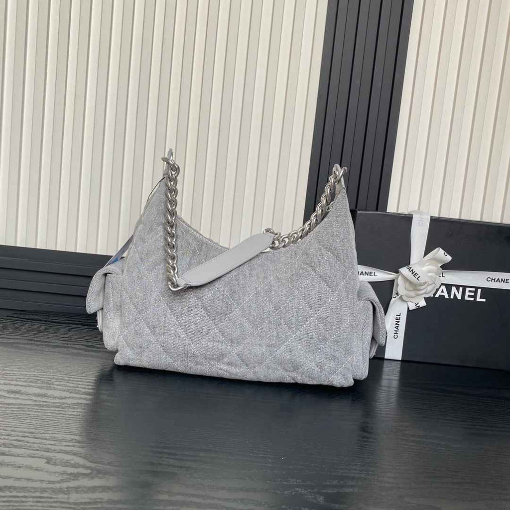 Chanel maxi hobo bag, Washed denim AS5302 gray