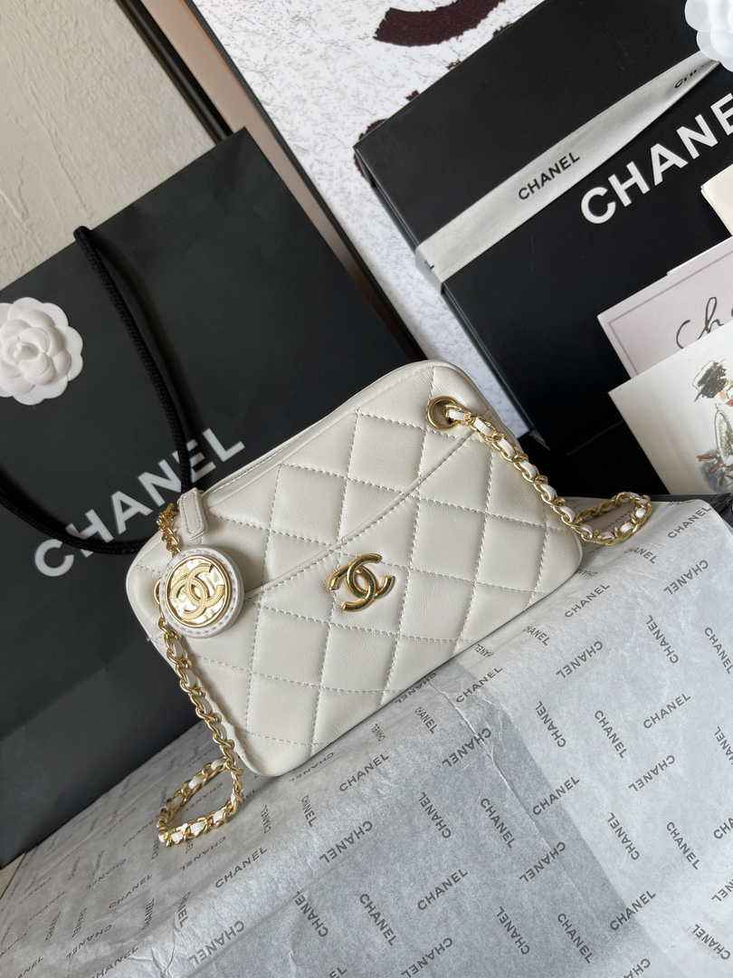 Chanel Mini camera case, Shiny lambskin AS5190 white