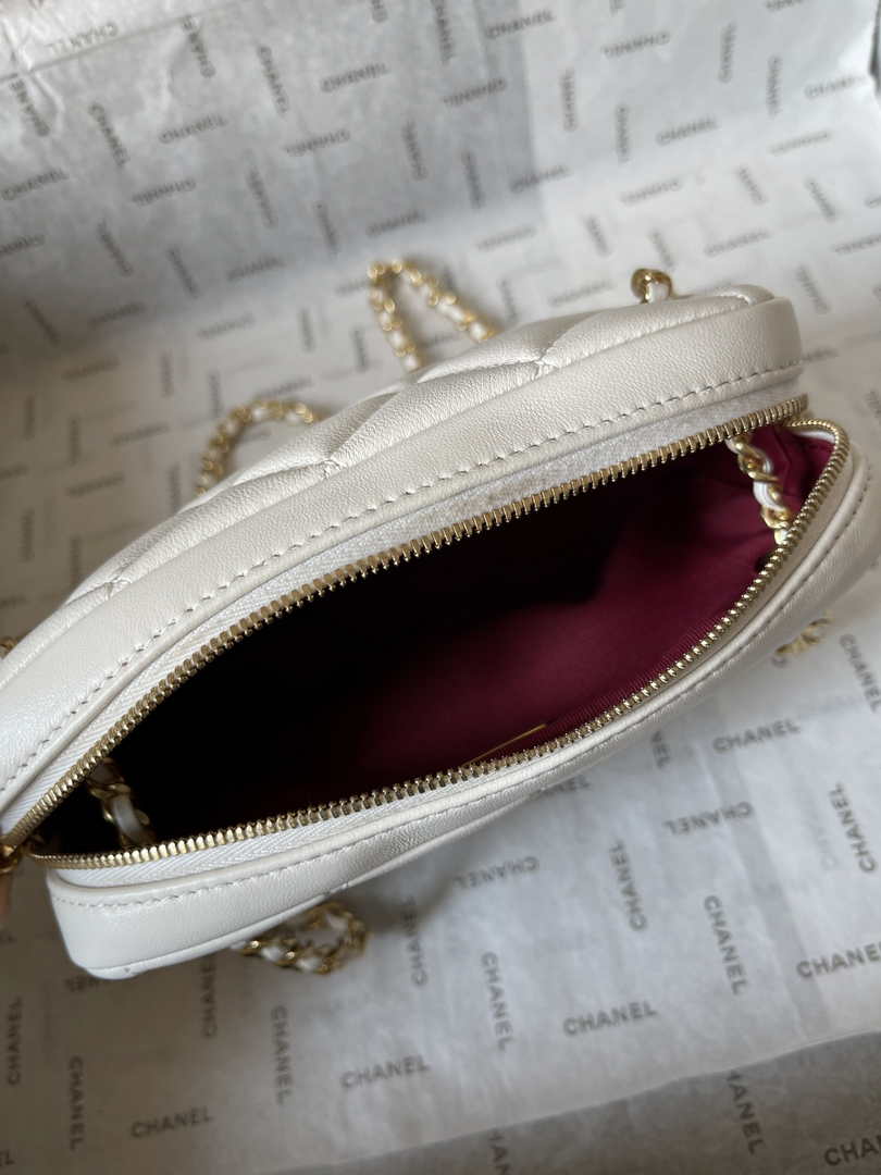 Chanel Mini camera case, Shiny lambskin AS5190 white