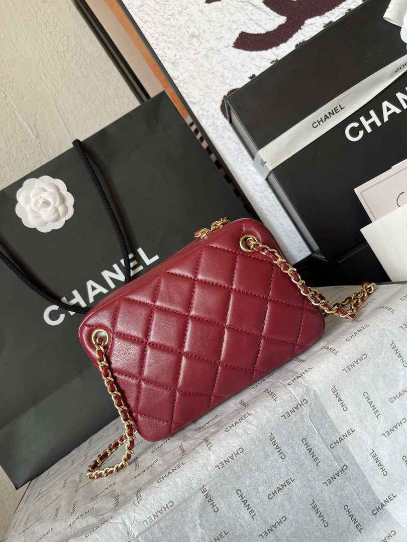Chanel Mini camera case, Shiny lambskin AS5190 red