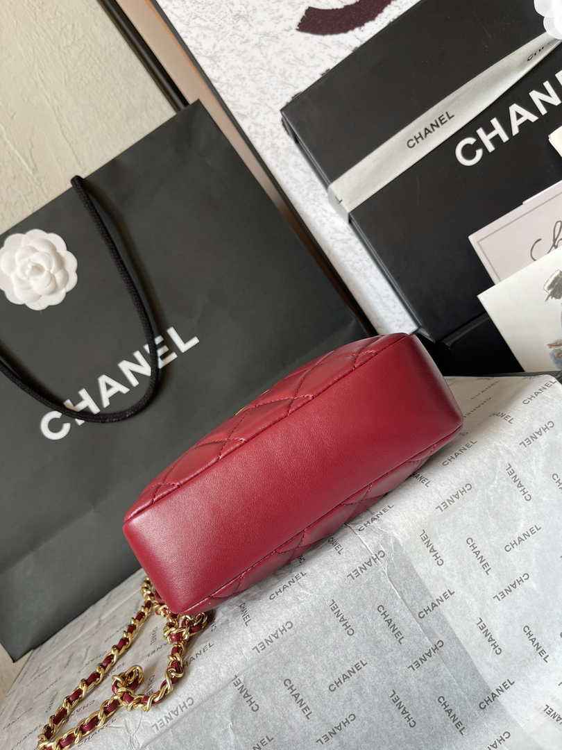 Chanel Mini camera case, Shiny lambskin AS5190 red