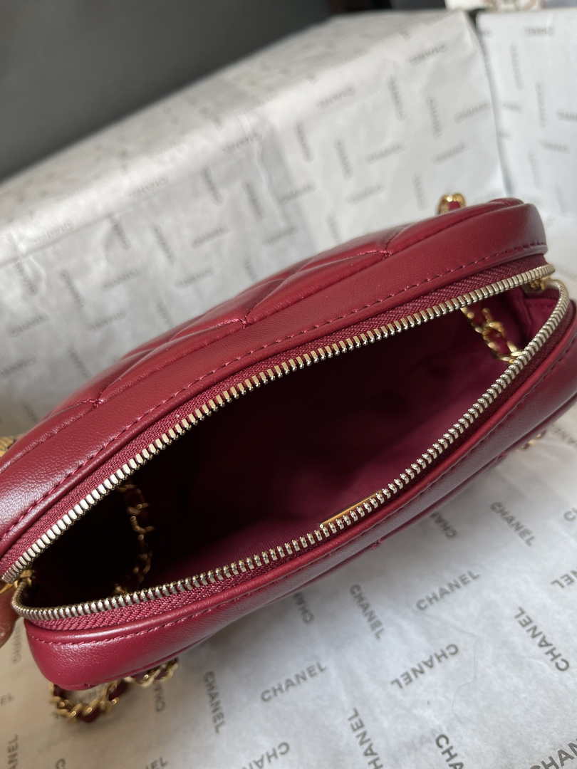 Chanel Mini camera case, Shiny lambskin AS5190 red