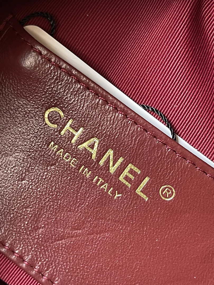 Chanel Mini camera case, Shiny lambskin AS5190 red