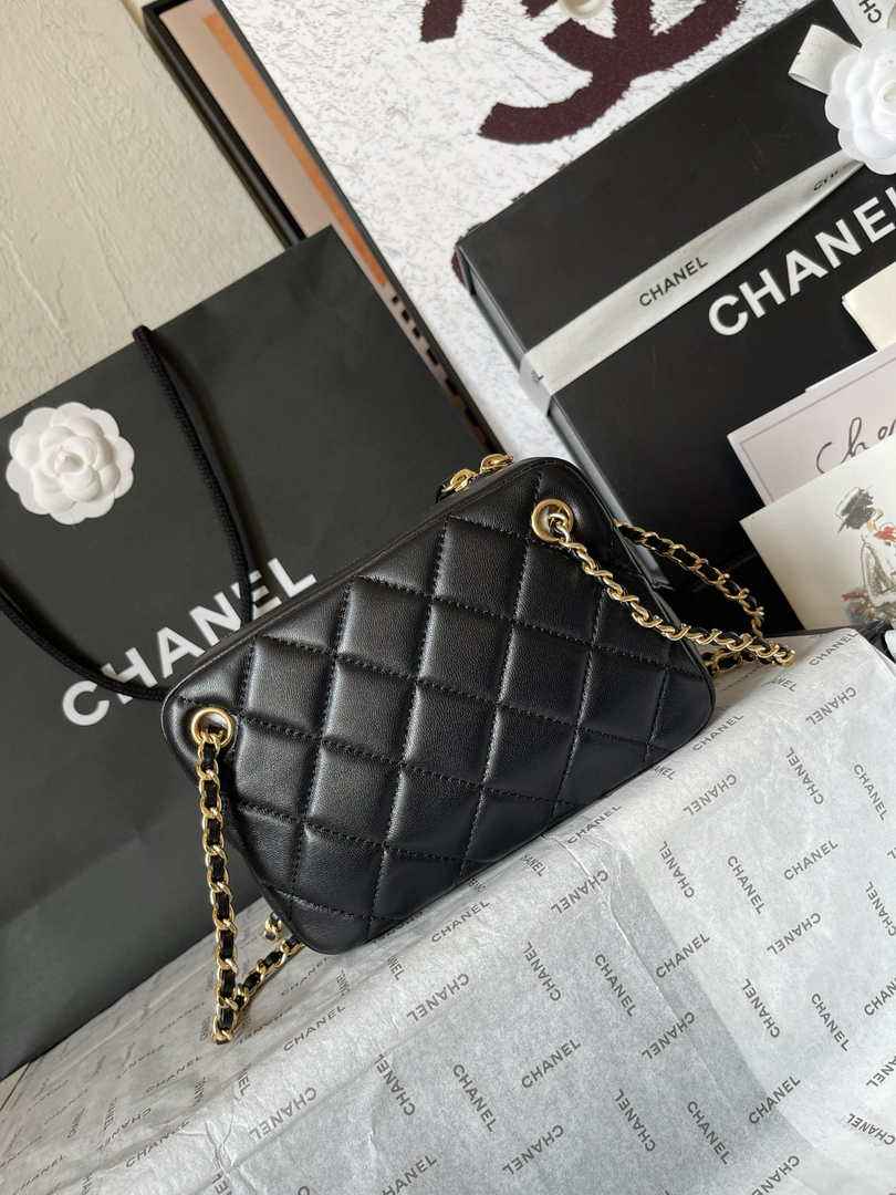 Chanel Mini camera case, Shiny lambskin AS5190 black