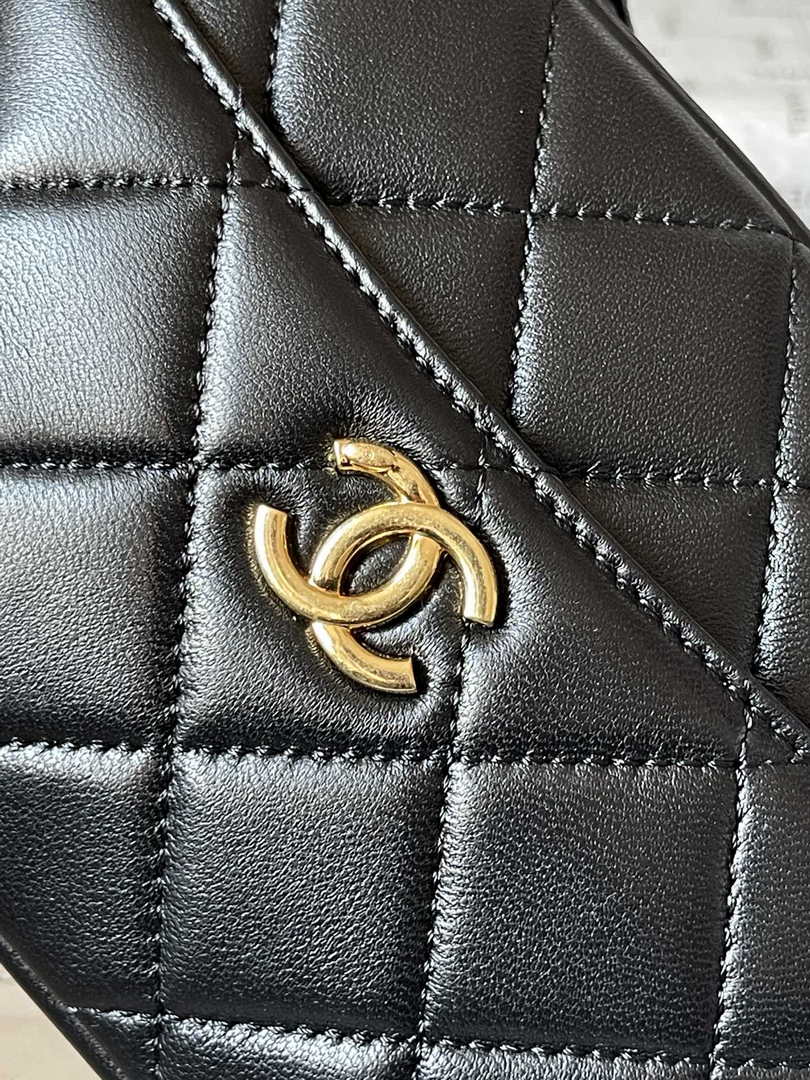 Chanel Mini camera case, Shiny lambskin AS5190 black