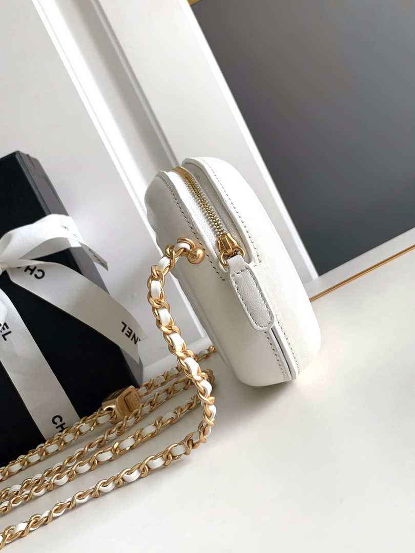 Chanel Mini camera case, Shiny lambskin AS5318 white