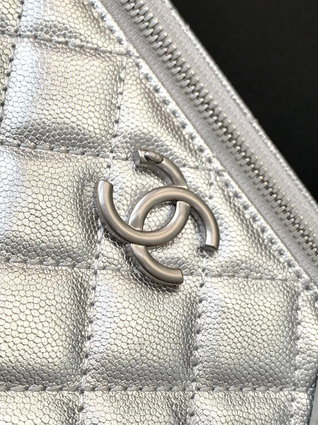 Chanel Vanity Case, AP3940 Calfskin Silver