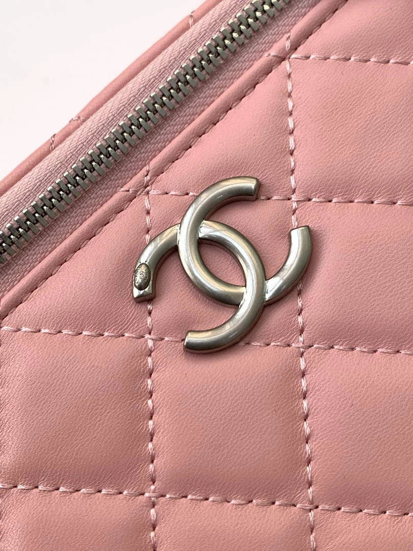 Chanel Vanity Case, AP3940 Lambskin Silver