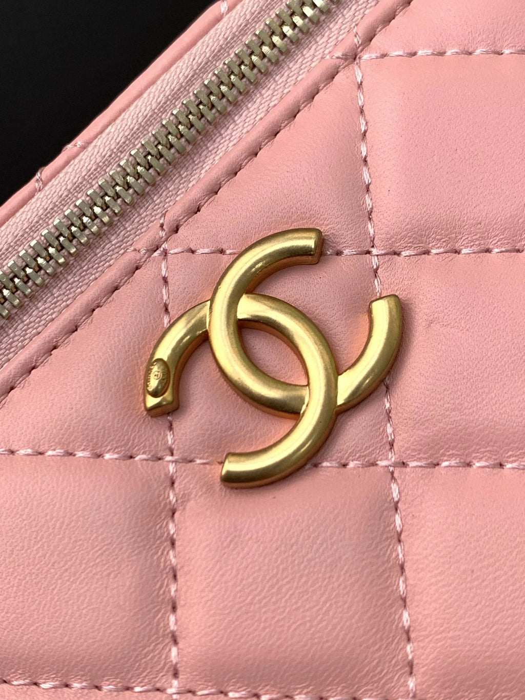 Chanel Vanity Case, AP3940 Lambskin Gold