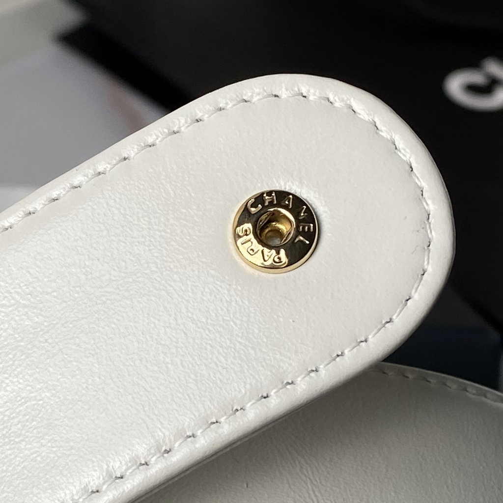 Chanel Pouch AP4058 White Shiny crumpled calfskin