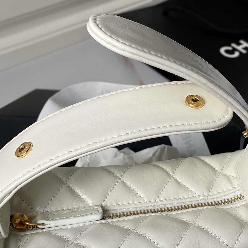 Chanel Pouch AP4058 White Shiny crumpled calfskin