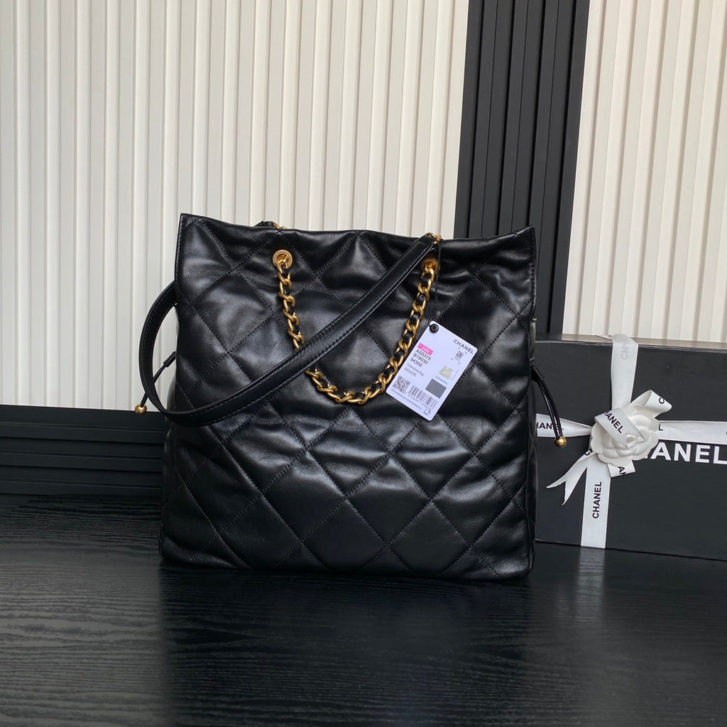 Chanel Shopping bag, Shiny lambskin AS5315 black