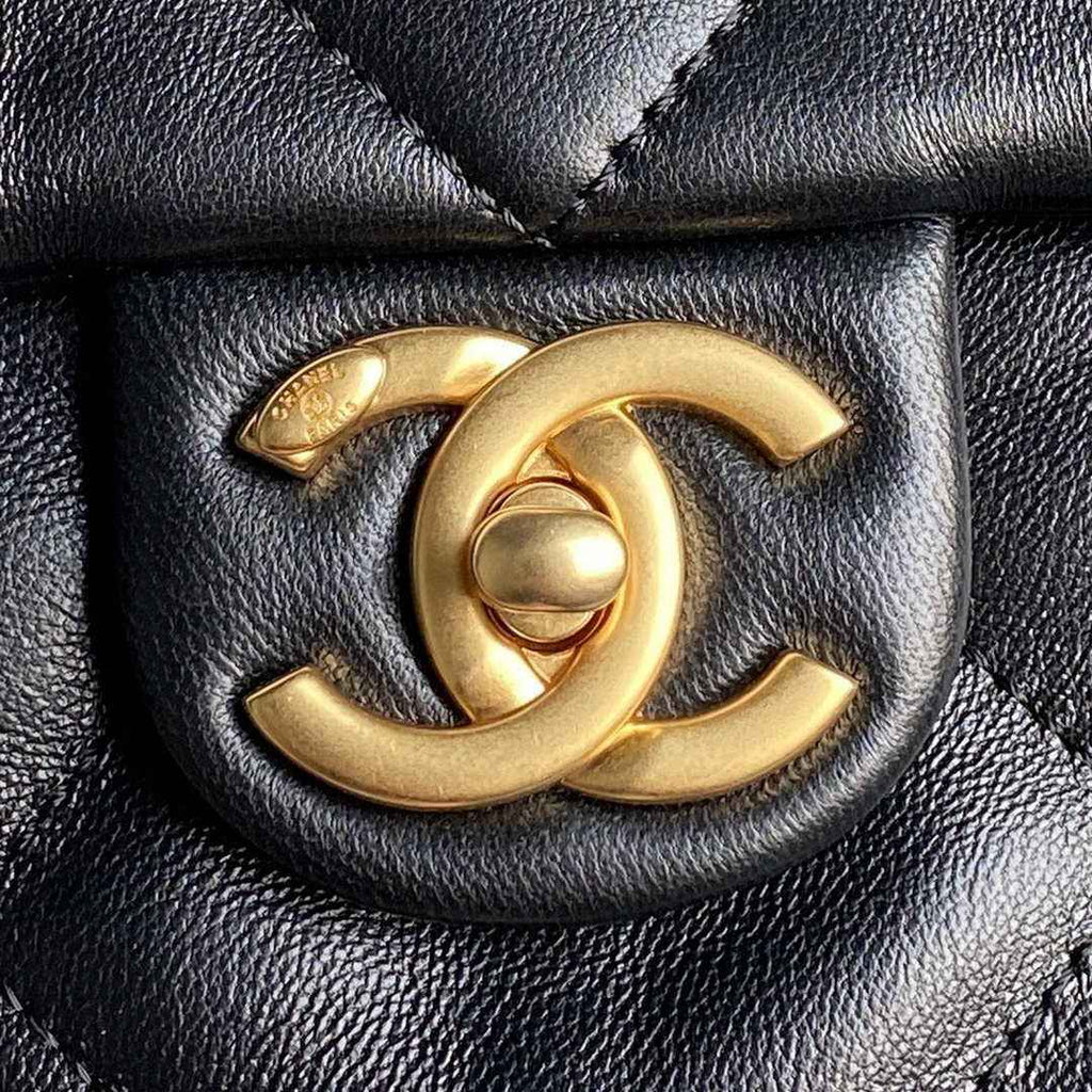 Chanel Shopping bag, Shiny lambskin AS5315 black