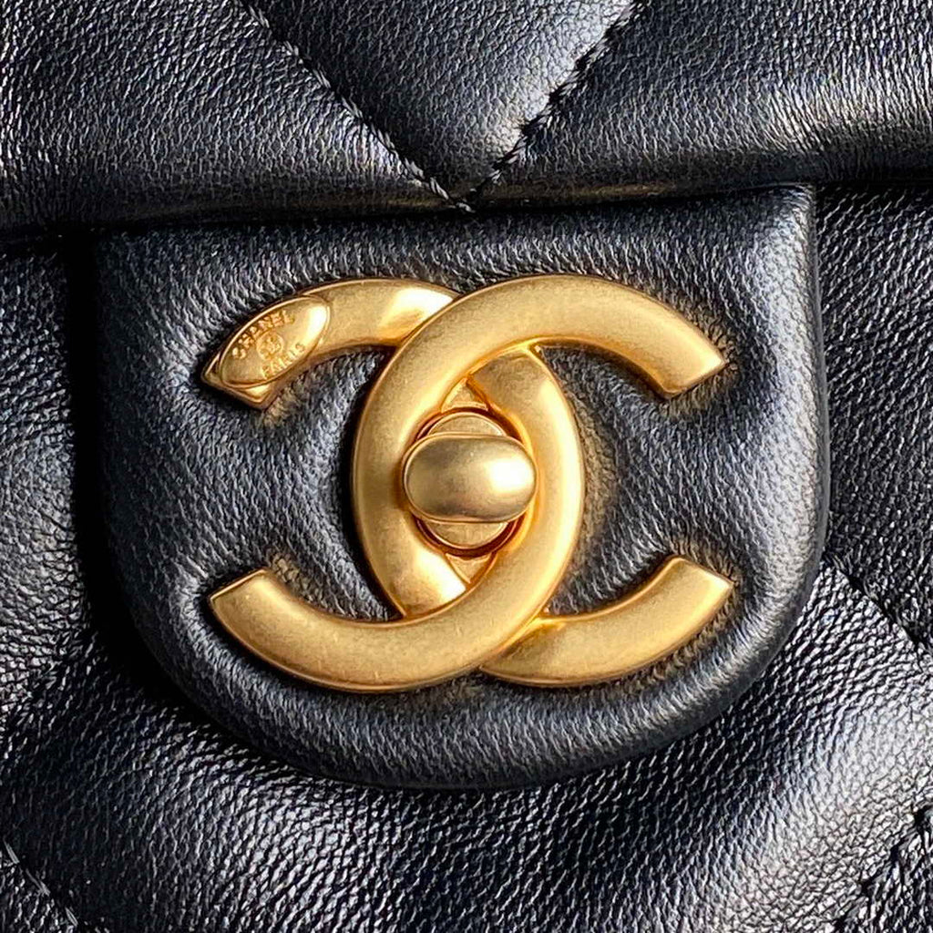 Chanel Shopping bag, Shiny lambskin AS5315 black