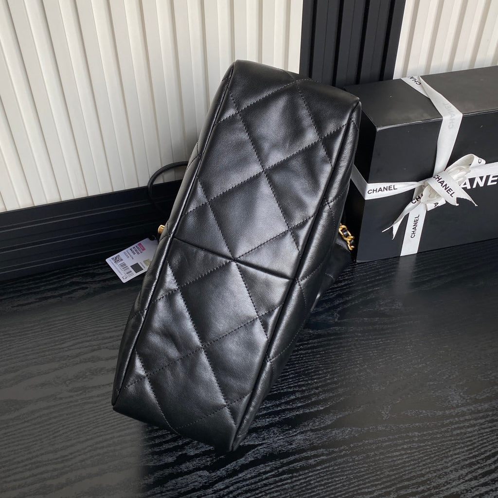 Chanel Shopping bag, Shiny lambskin AS5315 black