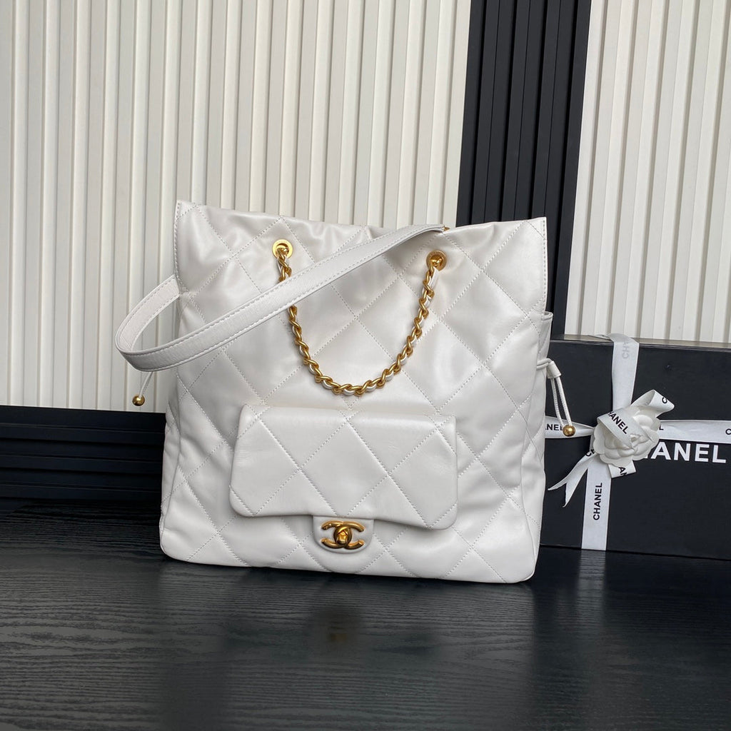 Chanel Shopping bag, Shiny lambskin AS5315 white