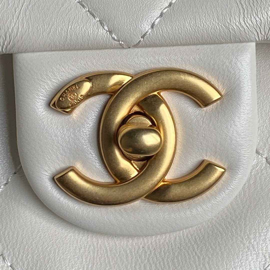 Chanel Shopping bag, Shiny lambskin AS5315 white