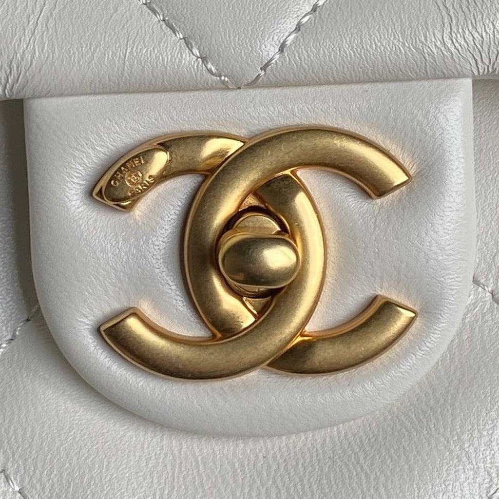 Chanel Shopping bag, Shiny lambskin AS5315 white