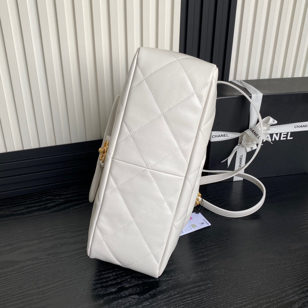 Chanel Shopping bag, Shiny lambskin AS5315 white