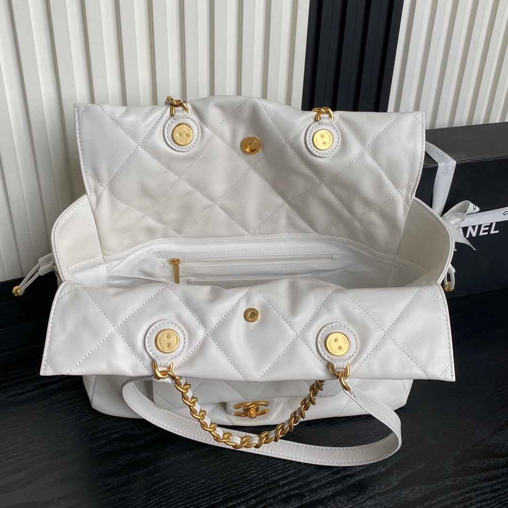 Chanel Shopping bag, Shiny lambskin AS5315 white