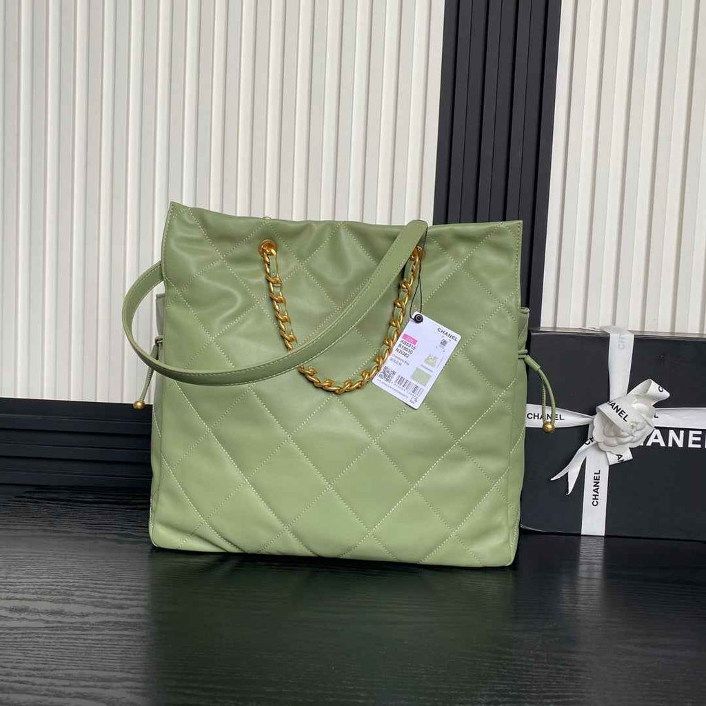 Chanel Shopping bag, Shiny lambskin AS5315 green