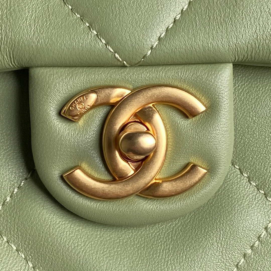 Chanel Shopping bag, Shiny lambskin AS5315 green