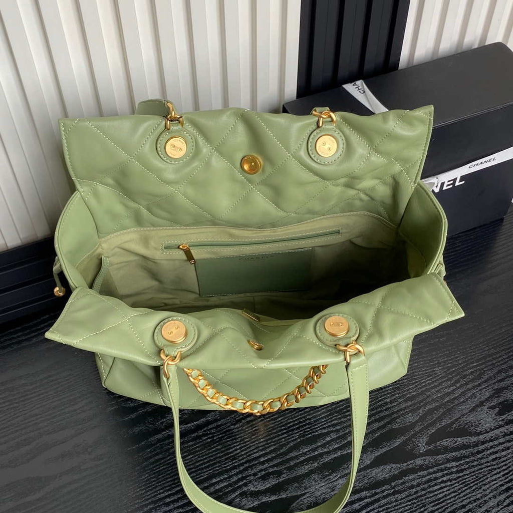 Chanel Shopping bag, Shiny lambskin AS5315 green