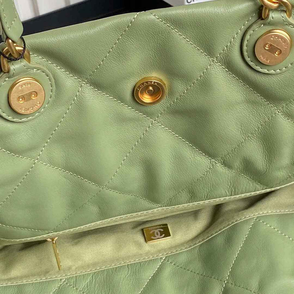Chanel Shopping bag, Shiny lambskin AS5315 green
