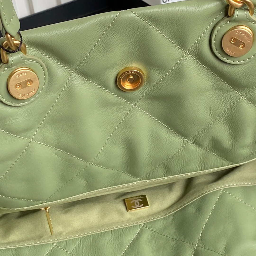 Chanel Shopping bag, Shiny lambskin AS5315 green