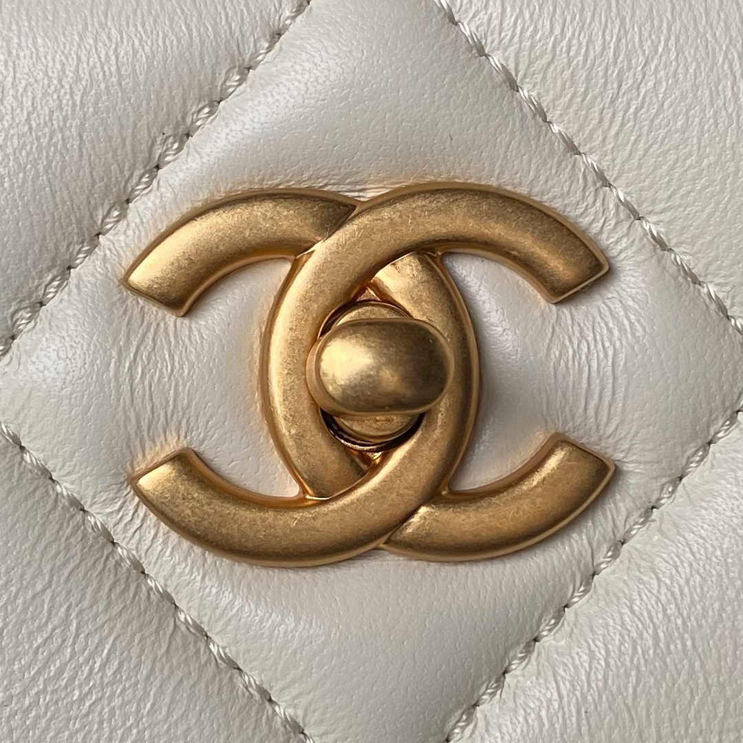 Chanel Shoulder Bag AS4754 White Lambskin
