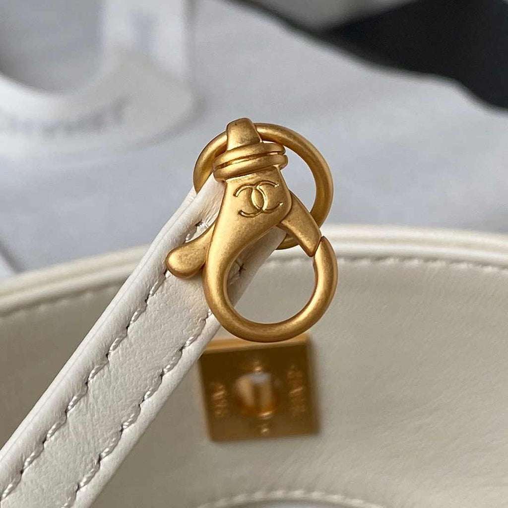 Chanel Shoulder Bag AS4754 White Lambskin
