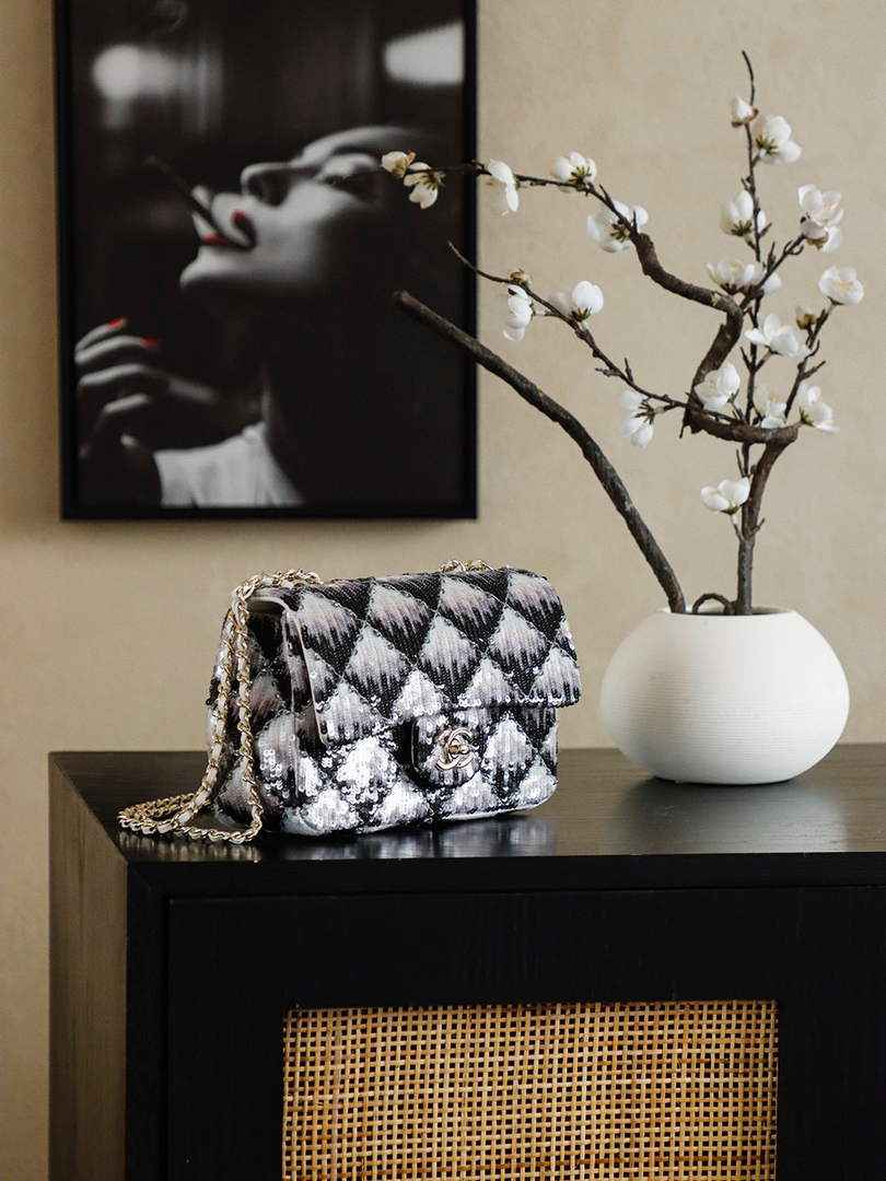 Chanel Shoulder Flap bag, AS4561 Sequins, Black & White