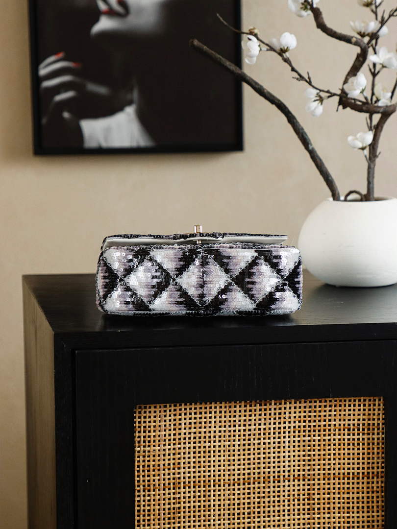 Chanel Shoulder Flap bag, AS4561 Sequins, Black & White