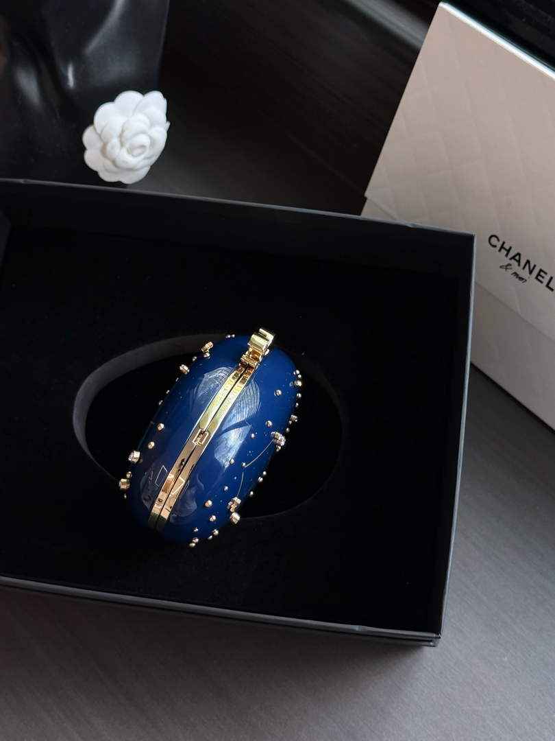 Chanel Small evening bag, Resin, diamanté & gold-tone AS6274