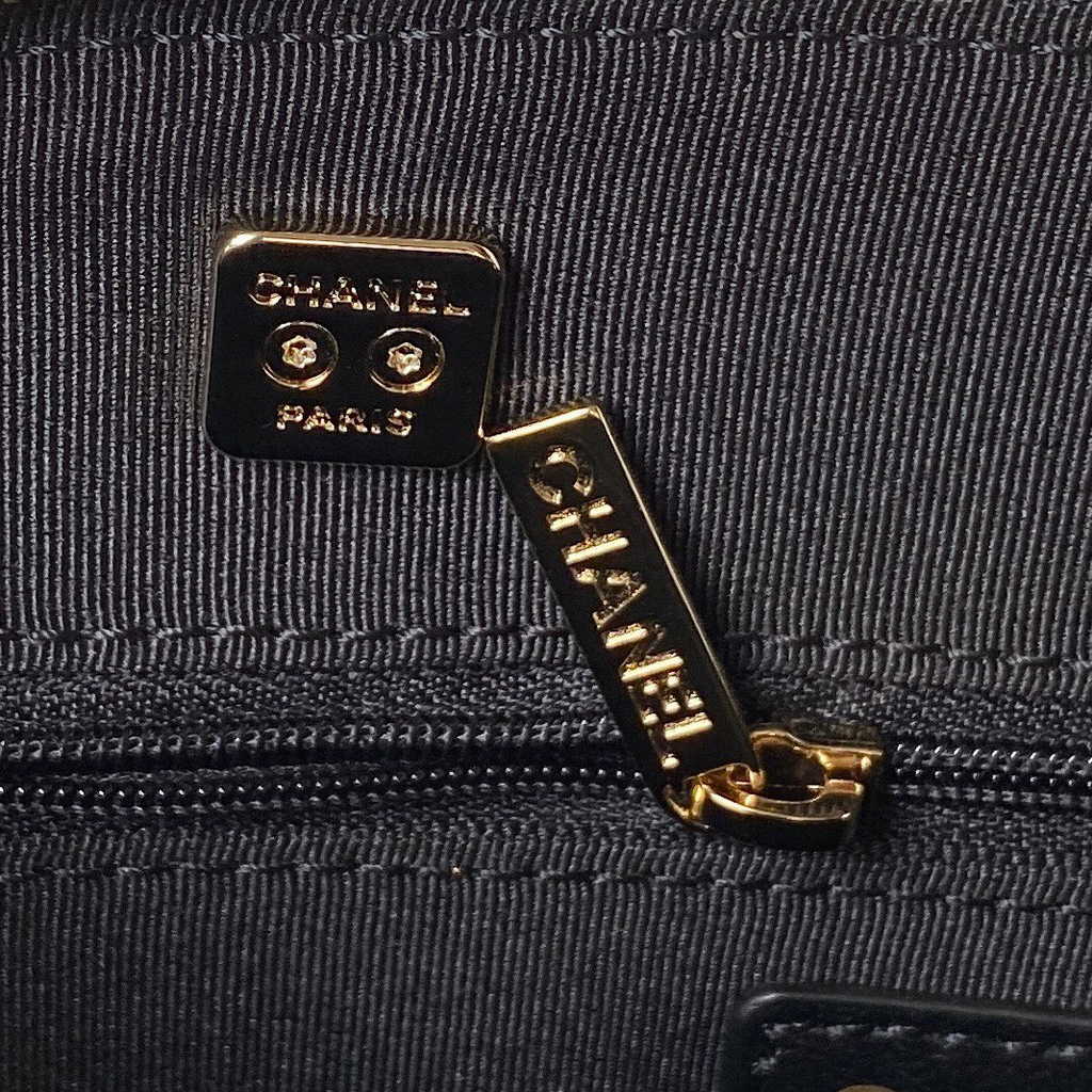 Chanel Small shopping bag black Patent calfskin AS3969