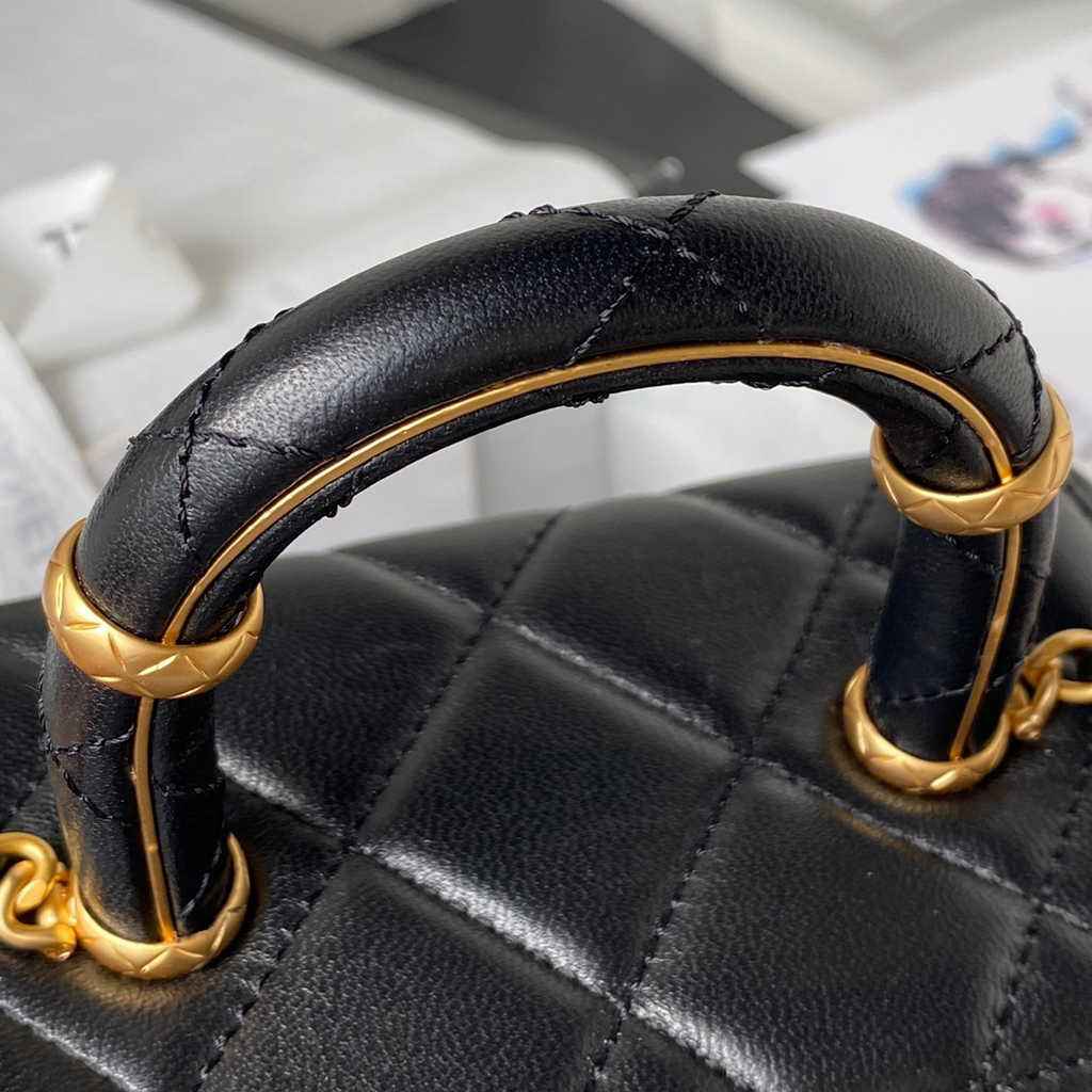 Chanel Small Vanity Case Black Lambskin Gold-tone Metal AS3973