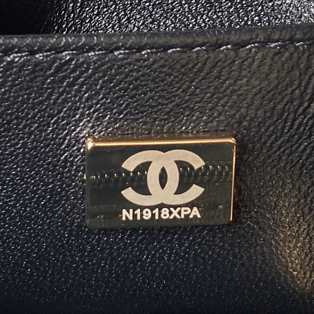 Chanel Small Vanity Case Black Lambskin Gold-tone Metal AS3973