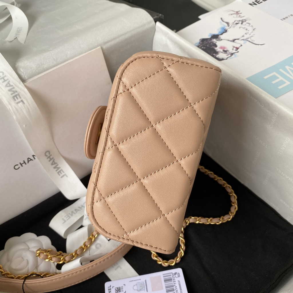 Chanel Small Vanity Case Light Pink Lambskin Gold-tone Metal AS3973