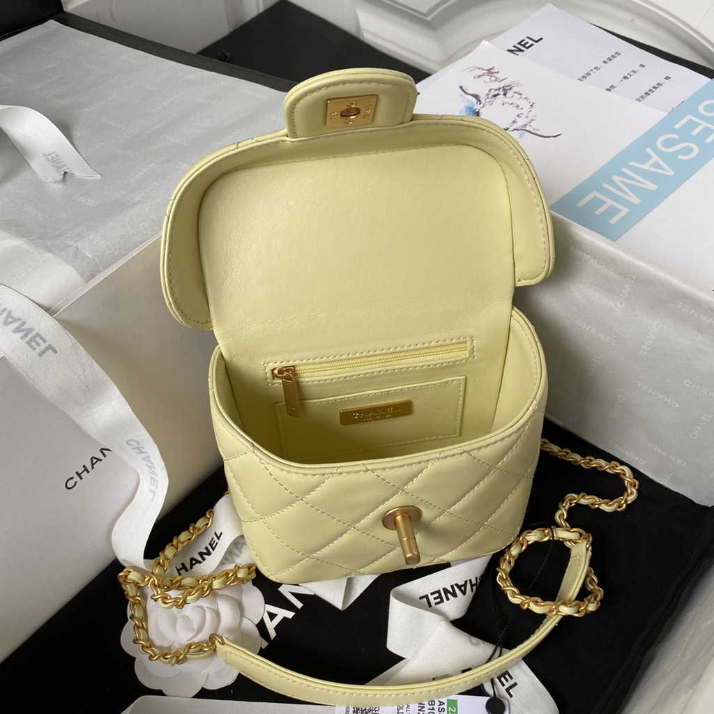 Chanel Small Vanity Case Yellow Lambskin Gold-tone Metal AS3973