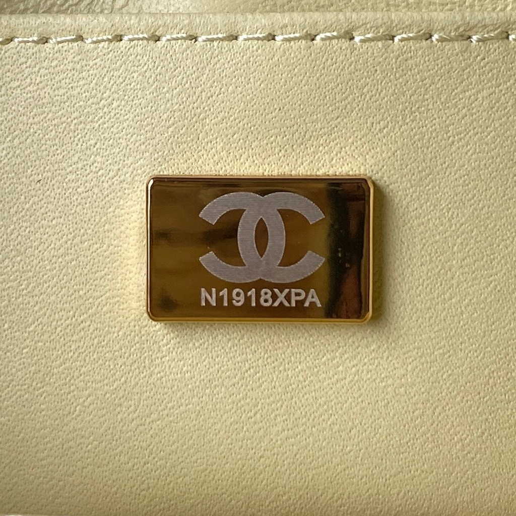 Chanel Small Vanity Case Yellow Lambskin Gold-tone Metal AS3973