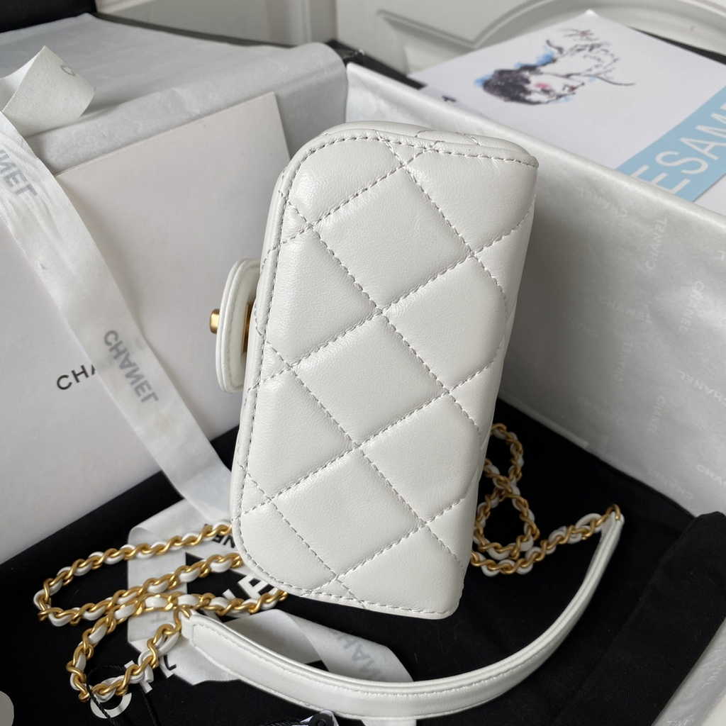 Chanel Small Vanity Case White Lambskin Gold-tone Metal AS3973