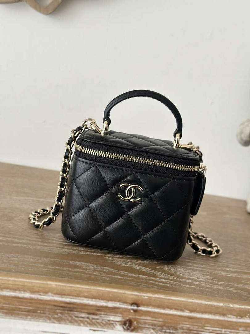 Chanel Vanity Case, 66020 black lambskin